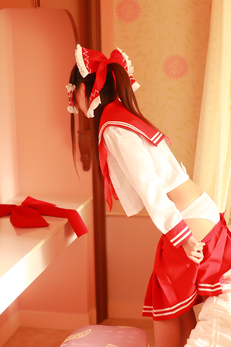 [Cosplay] Reimu Hakurei with dildo and toys - Touhou Project Cosplay 2